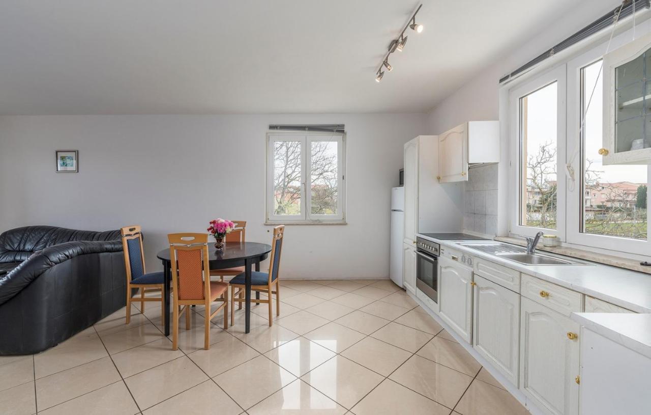 Apart Residence Leko Porec Bagian luar foto
